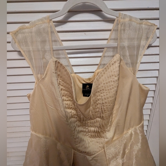 NWOT TORRID PREMIUM PRINCESS BELLE BEAUTY AND THE BEAST COSPLAY DRESS HALLOWEEN - Picture 7 of 7